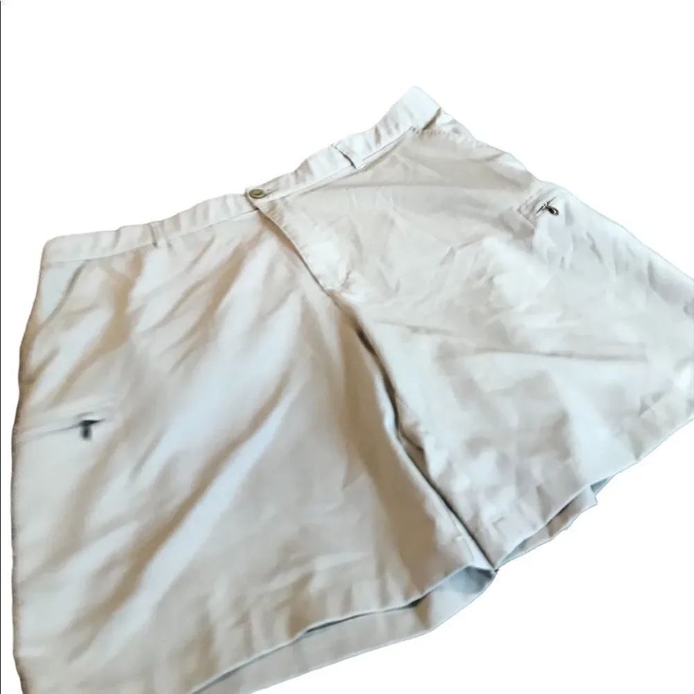 Izod size 40 golf shorts perfect condition